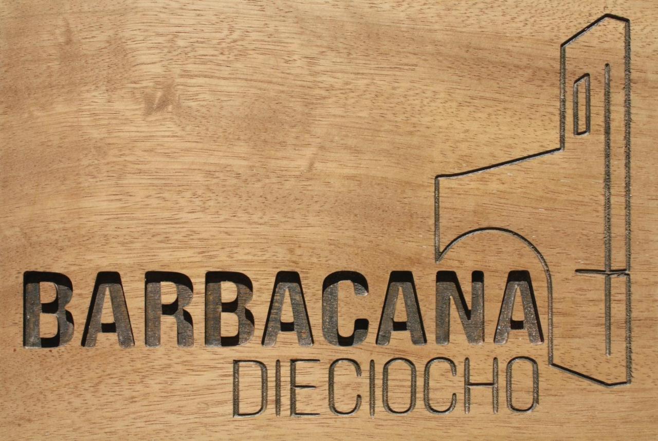 Barbacana, Dieciocho Baeza Luaran gambar